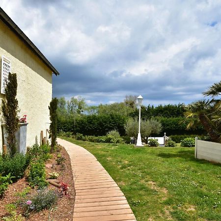 Superb Holiday Home Near The Beach Quineville Exterior photo