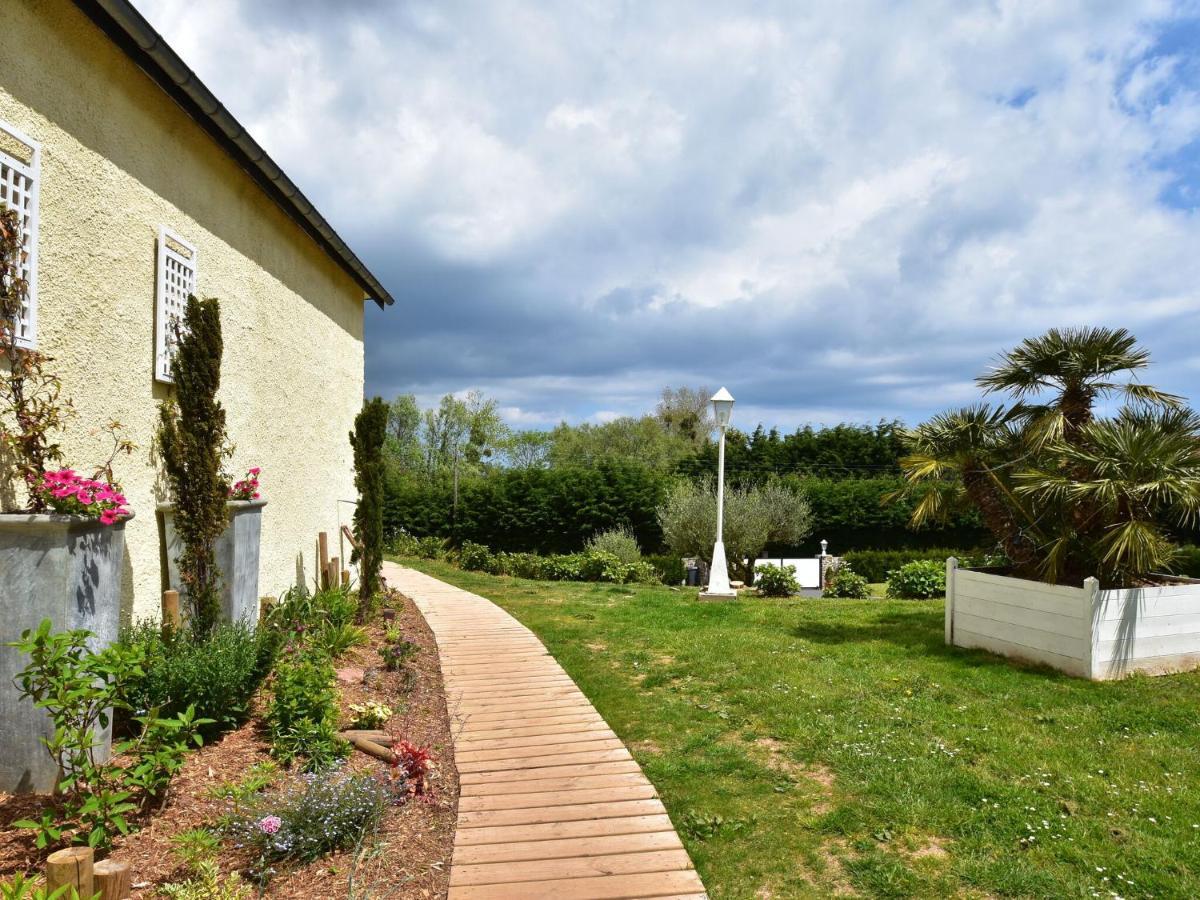 Superb Holiday Home Near The Beach Quineville Exterior photo